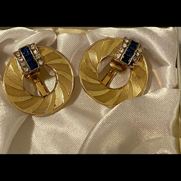 Vintage Coro stamped disc clip on earrings - Picture 3 of 11